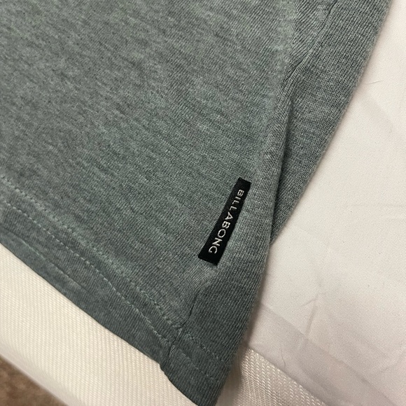 Billabong TShirt - Picture 4 of 7